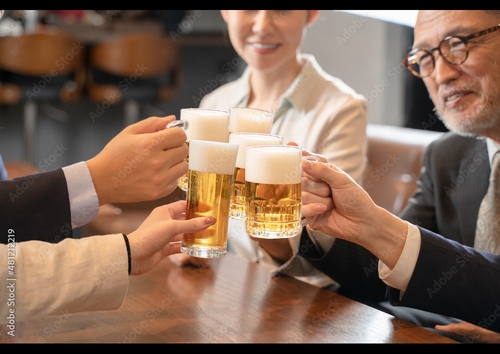 会社の飲み会は会議費ではない