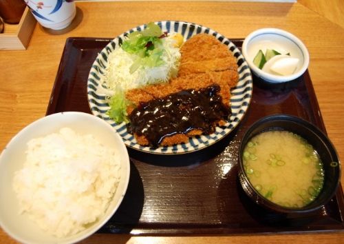 老舗居酒屋の味噌カツ「伍味酉 本店」