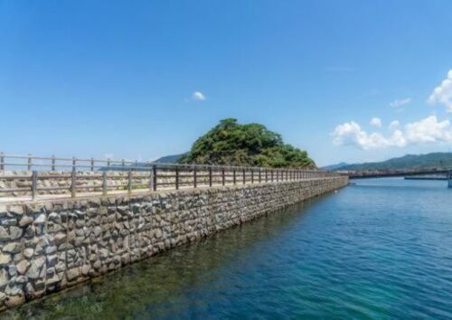 海と緑が織りなす美しい風景